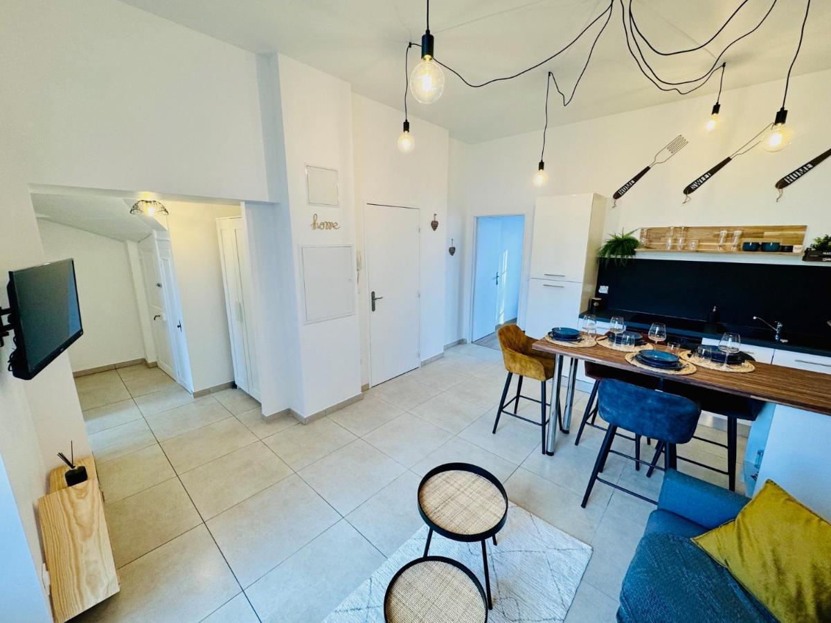 Chaleureux T2 Proche Gare Apartment Bourgoin-Jallieu Bagian luar foto